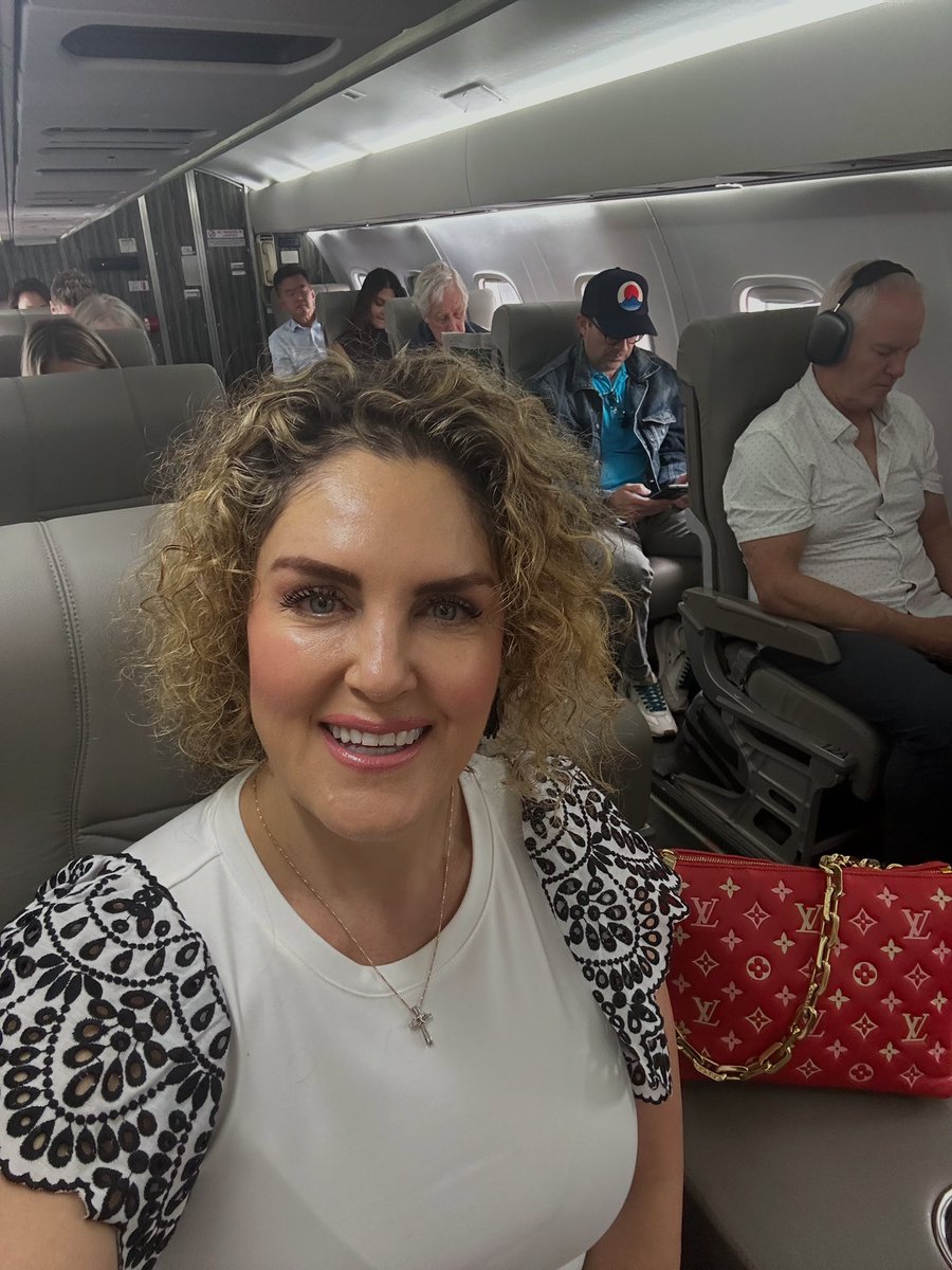 🎉Flying to  #LasVegas for an exciting #weekend !! Can anyone say #party <a href="/ACR_POKER/">ACR Poker</a> ! #poker #pokeronline #partytime #StorageWars #gambling #LouisVuitton #weekendvibes  #Friyay #Friday 🎉