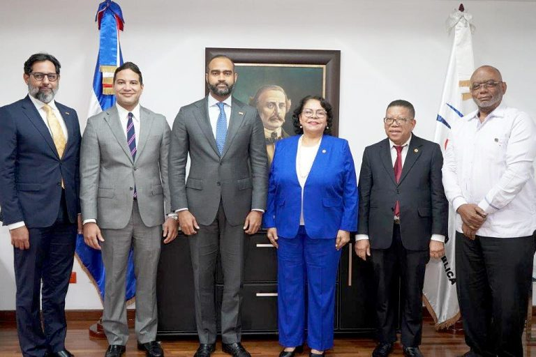 El presidente del Consejo de Desarrollo Económico y Social de Santo Domingo (<a href="/codessd/">codessd</a>), Samuel Sena  (<a href="/Rsamuelsena/">Samuel Sena</a>) resaltó que el nuevo pleno de la Cámara de Cuentas de la República Dominicana (CCRD) divulgara las recientes auditorias, indicando que vienen con la intención de
