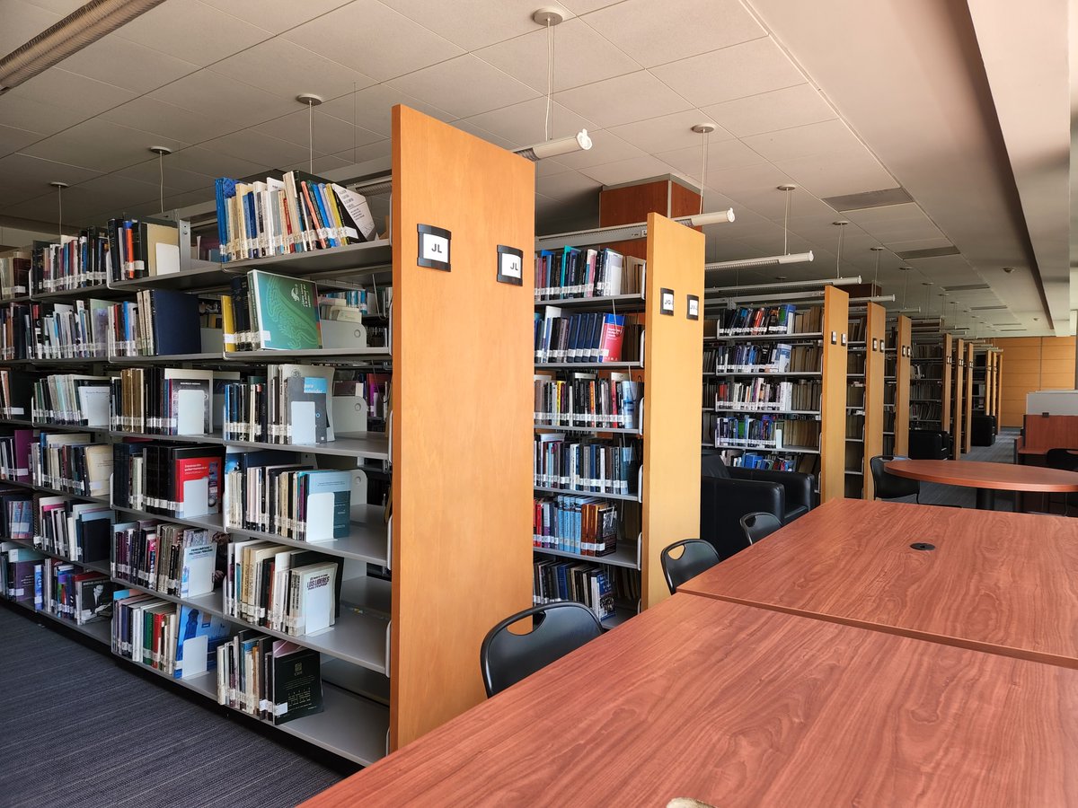 BibliotecaCIDE's tweet image. Antes de que empiecen tus vacaciones, ¡hazle un espacio a un libro en tu maleta! 📚✈️
Ya sea para leer por gusto o para avanzar en tus estudios, recuerda que durante el periodo vacacional el tiempo de préstamo se extiende. 😉