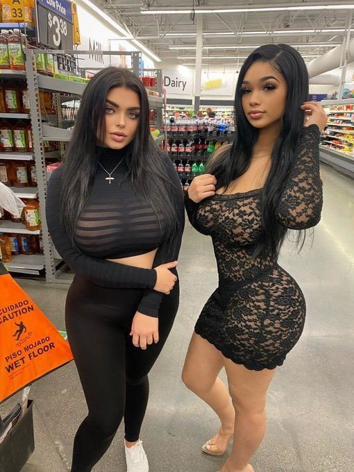 Deboo52's tweet image. Friends are flowers in the garden of life.🫂