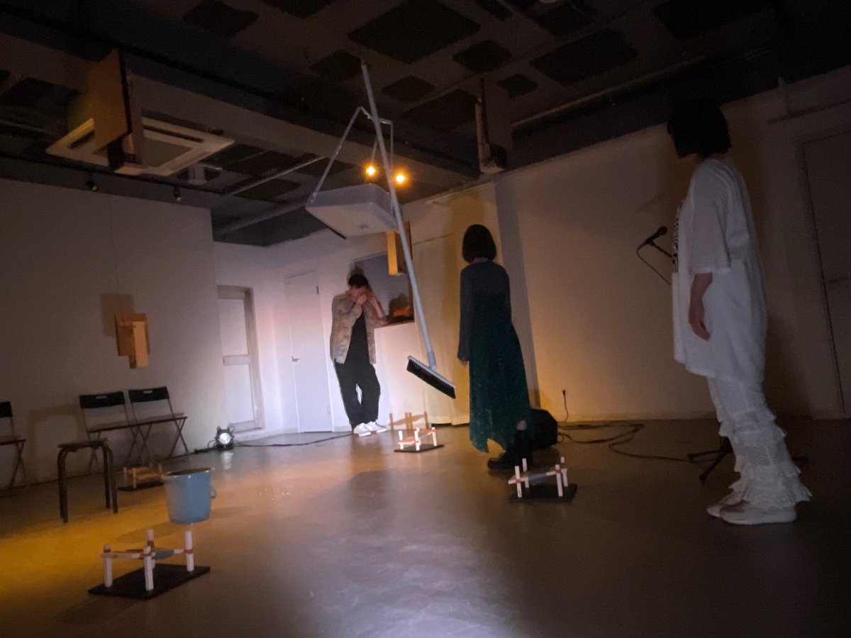 【本日初日！！】

7日（土）の開演時間は
13:00-／16:00-／19:00-

受付・開場は開演の30分前、上演時間は40分程度を予定しています。
予約フォームからは各開演3時間前までご予約可能です。

ぜひふらっとお立ち寄りください🚶‍♀️🐕