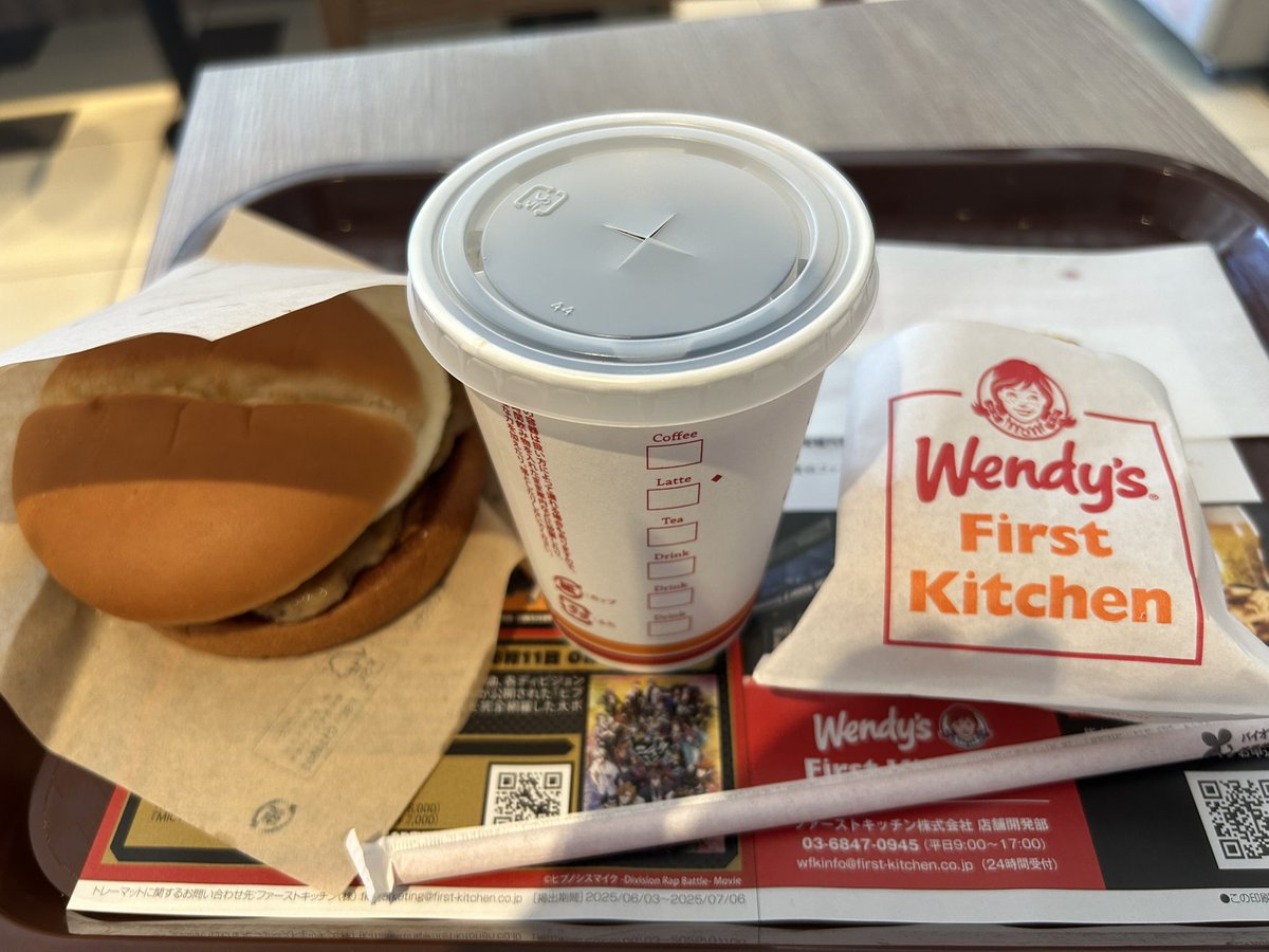 おはようございます☀

初めて見た
ハンバーガー屋さんでモーニング🤩
北海道にはない店舗のようだ😳