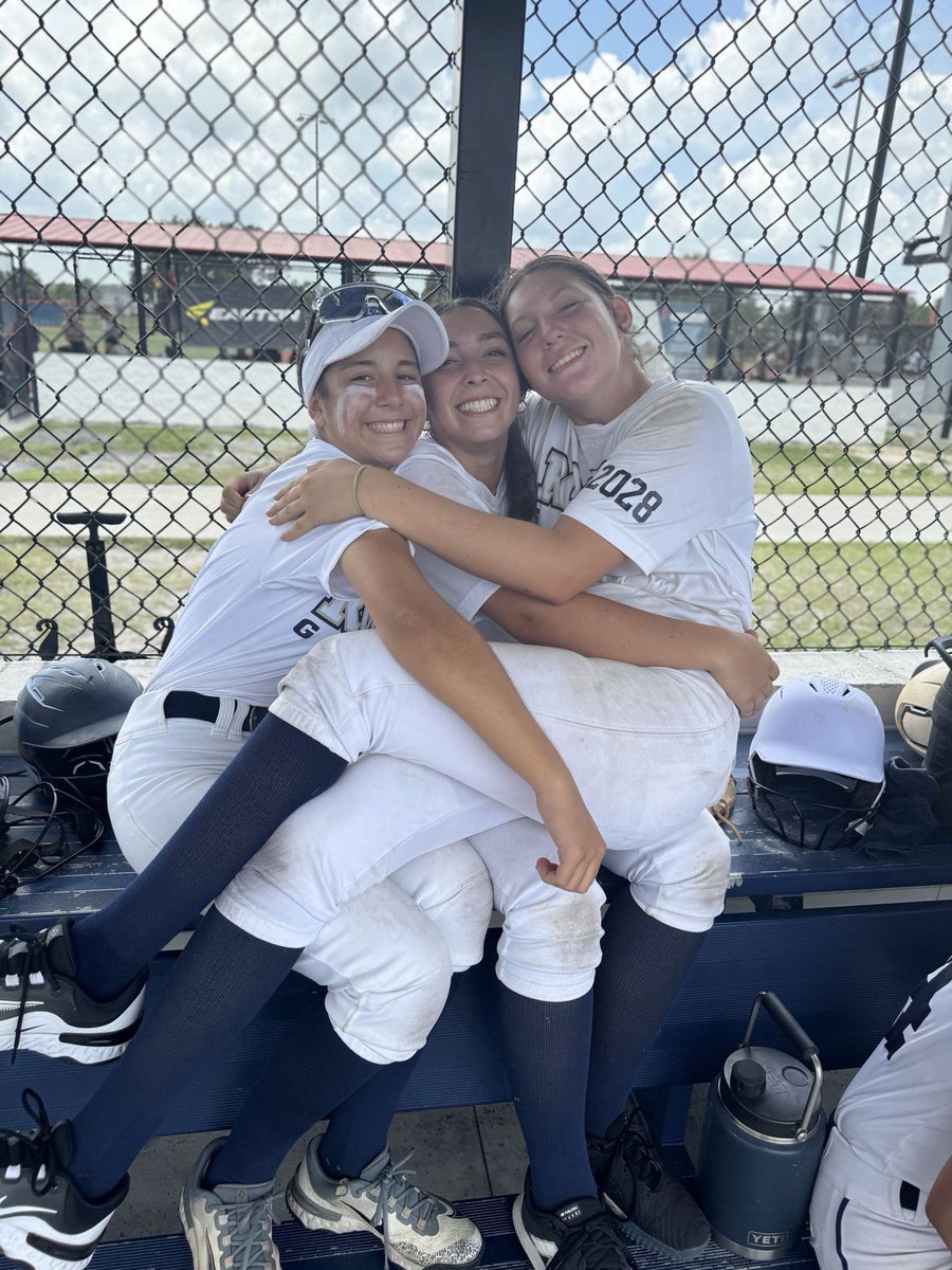 AvaHorswood_28's tweet image. And now we鈥檙e on to Summer 2025 with @RockGoldWalker! Couldn鈥檛 WAIT to get back with these coaches and my girls! The fun and wins started immediately.