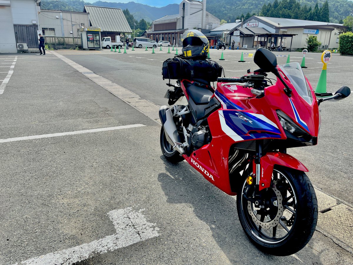 kyasuke111's tweet photo. 目的地寸前時間調整ピットイン
#CBR400R
#nc65 https://t.co/f6PqdTzmKw