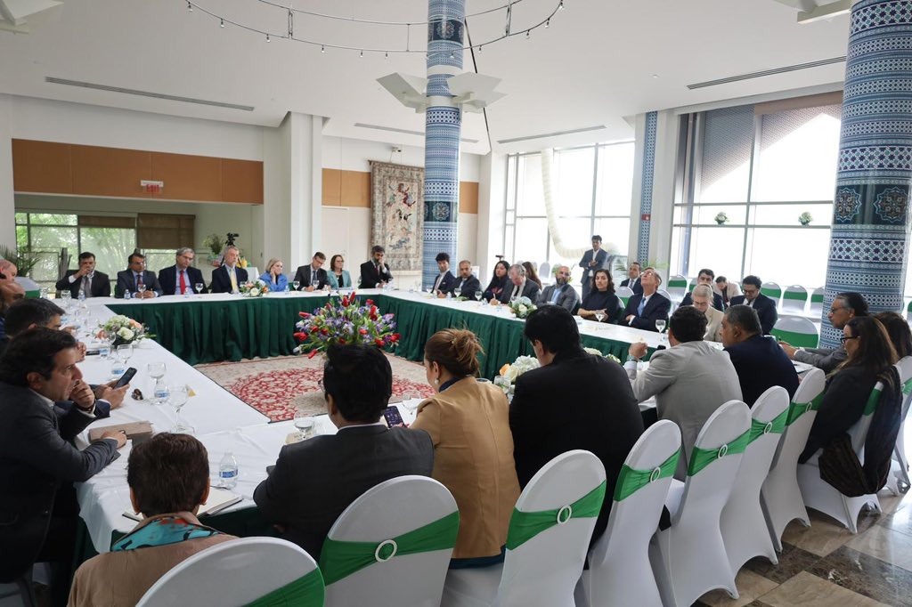 BBhuttoZardari's tweet image. At a luncheon with leading U.S. think tanks and academics hosted by @PakinUSA, I emphasized Pakistan’s principled call for sustained diplomacy and dialogue to ensure lasting peace in South Asia. Pakistan deeply appreciates the critical role played by the United States, especially…