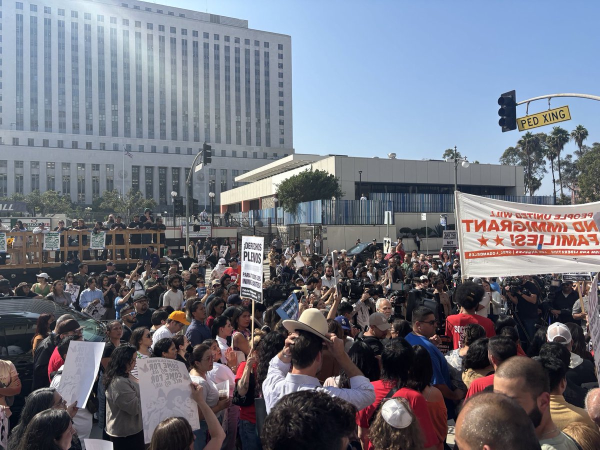 California Federation of Labor Unions (@californialabor) on Twitter photo We refuse to stay silent while ICE terrorizes working class communities. We are turning out and standing united in solidarity with <a href="/seiucalifornia/">SEIU California</a> calling on the release of SEIU President David Huerta! We refuse to stay silent while ICE terrorizes working class communities. We are turning out and standing united in solidarity with <a href="/seiucalifornia/">SEIU California</a> calling on the release of SEIU President David Huerta!