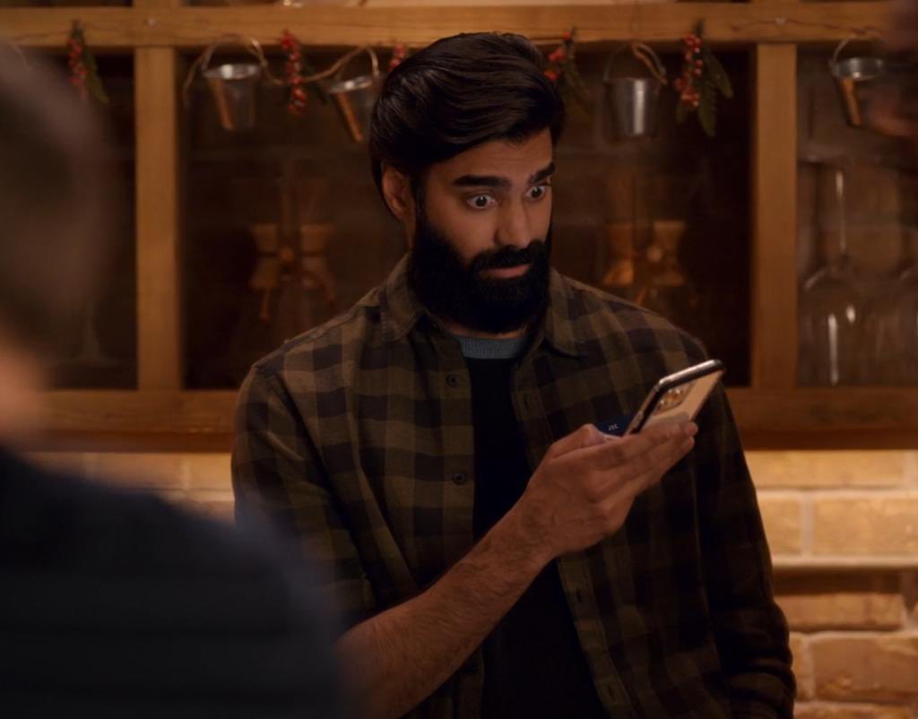 mjpcters's tweet photo. joe’s face whenever he was overhearing paul and zion 😭 he was trying so hard to mind his business i’m crying https://t.co/16hxI1JTUY