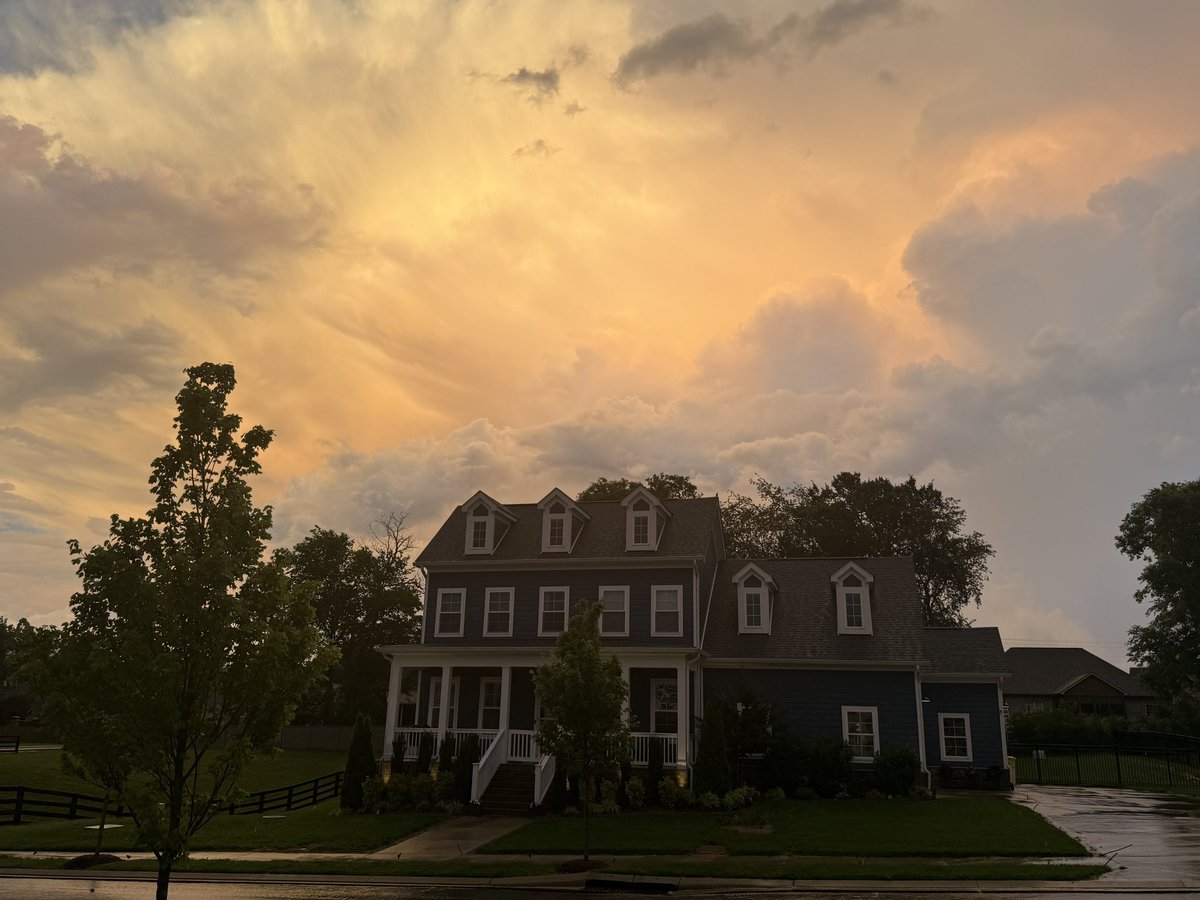 After the storm. I love afternoon storms in this time of year. ⛈️