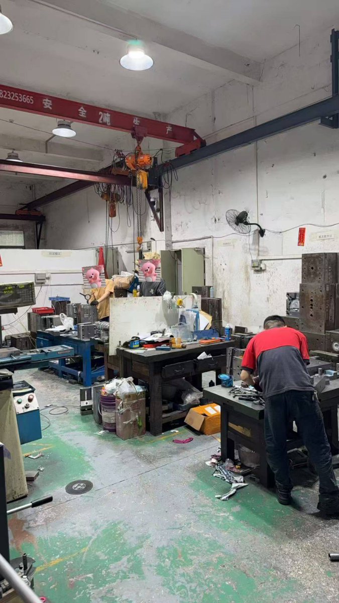 greatfavonian's tweet image. A new customized lightstick for celebrities! So excited to make it! and waiting for it to come out!

#LEDLightstick #events #eventdesign #partyaccessories #partyplanning #eventpros #lightingdesign #lightsticks #gflai #customization