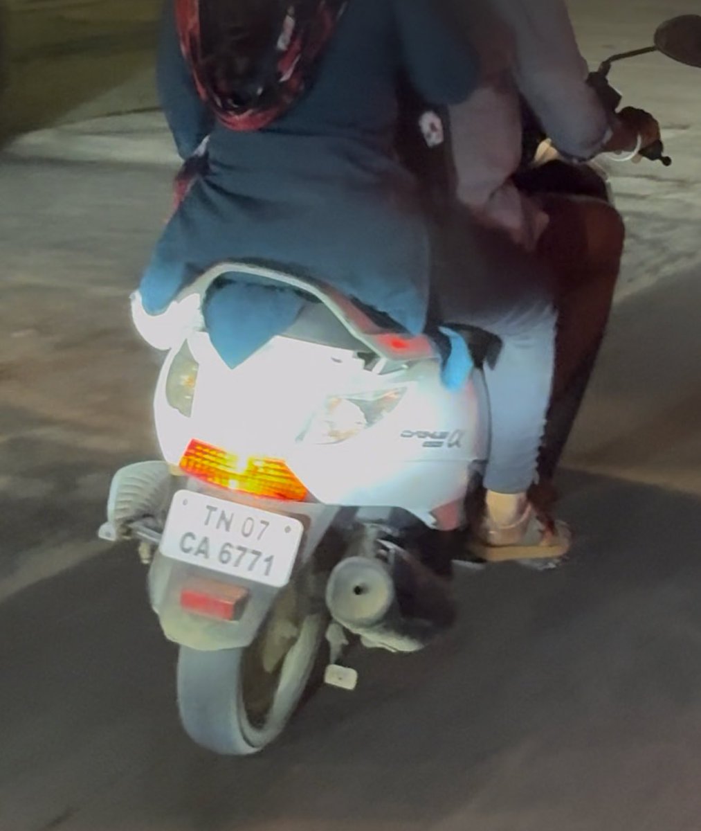 GauthamNags's tweet photo. TN 07 CA 6771 (NO HELMET) 
On a high traffic area OMR this guy was riding so rude &amp; rash and talking on his phone  without wearing helmet on both RIDER &amp; PILLION 
@ChennaiTraffic @chennaipolice_ 
Please do take necessary action 
#nohelmetnoride #TN07CA6771 https://t.co/j8x3ju91gn