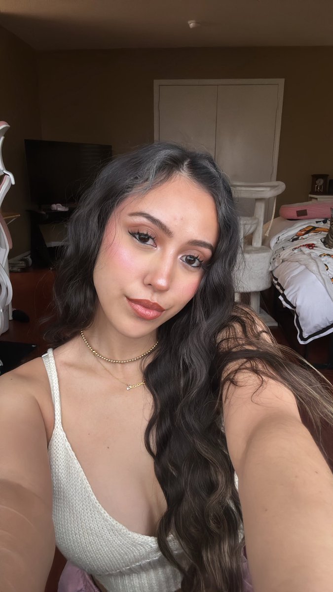 me &amp; my pimple r live 

twitch.tv/lyss