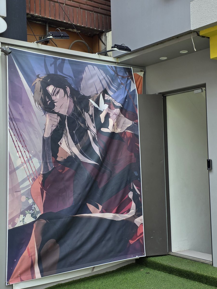 전시관의 입구가 지도 상 두 곳이나, 대관처 지침 상 현수막과 배너가 걸려있는 곳으로만 출입이 가능합니다. 자동문을 통한 문으로는 입출입이 불가하니 이 점 필히 양지 후 방문해주시기 바랍니다.
잠시 후 뵙겠습니다. 감사합니다.