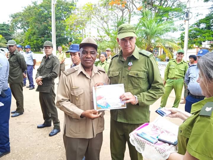 Lázaro Monzón (@lazaromonz25358) on Twitter photo Desde #1roDeEneroDeVictorias hacemos extensiva las Felicitaciones a todos los Combatientes de Ministerio del Interior este 6 de junio en sus 64 aniversario.
<a href="/JHGcasanova/">julio Heriberto Gómez Casanova</a>
<a href="/AlfreMene37409/">Alfre Menendez</a>
<a href="/DaymiZamora/">Daymi Zamora</a>
<a href="/KatiaGonzl56845/">Katia González González</a>
<a href="/DidierJCalvo/">Didier J Calvo</a> Desde #1roDeEneroDeVictorias hacemos extensiva las Felicitaciones a todos los Combatientes de Ministerio del Interior este 6 de junio en sus 64 aniversario.
<a href="/JHGcasanova/">julio Heriberto Gómez Casanova</a>
<a href="/AlfreMene37409/">Alfre Menendez</a>
<a href="/DaymiZamora/">Daymi Zamora</a>
<a href="/KatiaGonzl56845/">Katia González González</a>
<a href="/DidierJCalvo/">Didier J Calvo</a>