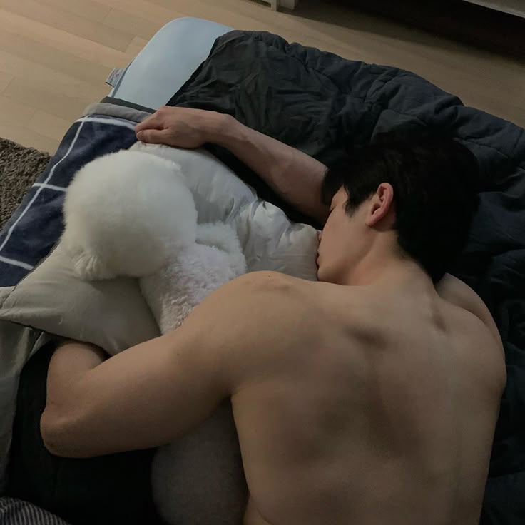 darxslight's tweet photo. And oh, how I wish the weekend to never end. Cuddling snuggling with this tiny soft fluffly being until one single call from so called boss ruins the day. Working on saturday? Be for real. https://t.co/lw0idX1Kb4