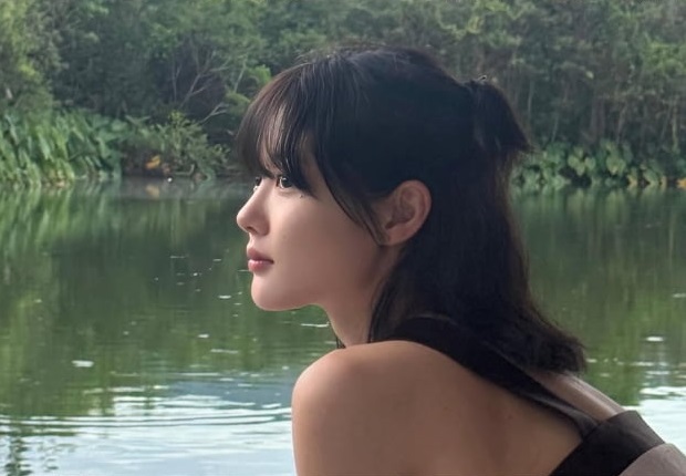 "물고기처럼 자유롭게"…김유정, 베트남에서 보내는 동화 같은 휴식
Kim You-jung Shares Enchanting Moments from Vietnam Getaway

tenasia.co.kr/article/202506… (한국어)
tenasia.com/entertainment/… (ENG)

#김유정/#KimYouJung(#MyDemon(2023~2024))
#인스타그램/#Instagram