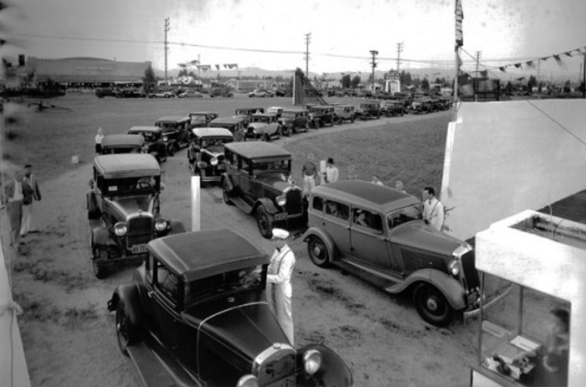 _DailyHistorian's tweet photo. This was not just the birth of a business, but the birth of a new cultural experience. It was one that married the freedom of the open road with the joy of the movies.
Follow the page for more daily history posts!
#DriveInTheater #MovieHistory #AmericanInnovation #CinemaUnderTheStars #1930sHistory #CamdenNJ #RichardHollingshead #FilmHeritage