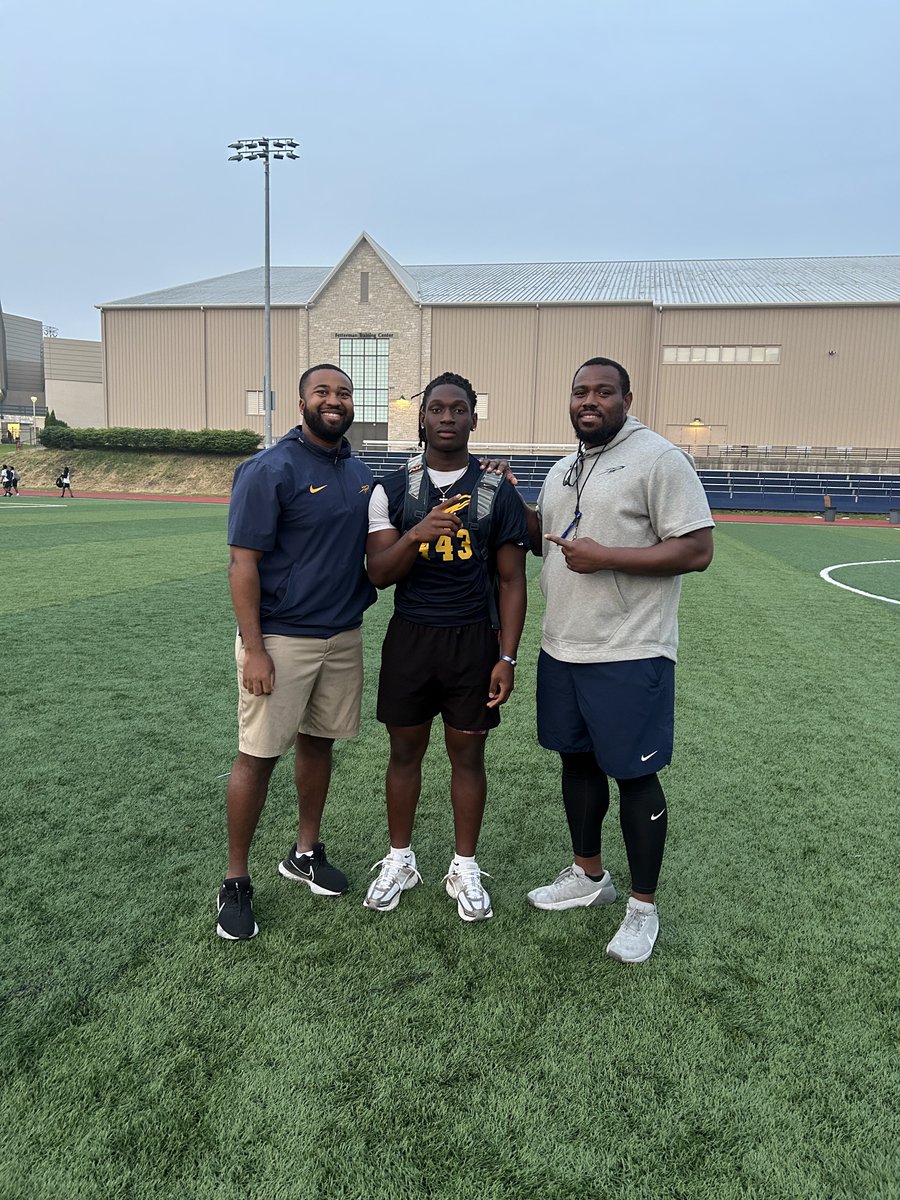 Anthonymcm5's tweet image. After a great camp & conversation with @CoachNCole I’m blessed to receive a d1 offer from Toledo university! @AJPearson_IV @CoachCandle @CoacH_BWILLL @AKBuchtelGriffs @AllenTrieu @SWiltfong_ @GregSmithRivals @OhioXsAndOs @neohiohsfb @OhioPrepsRivals @Mark__Porter