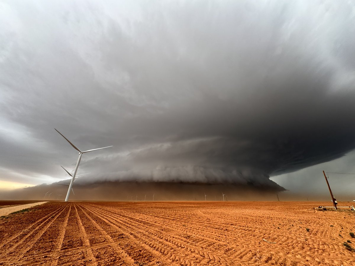 MASSIVE EARTH-EATING SUPERCELL near Tahoka, Texas! -8:35pm!!