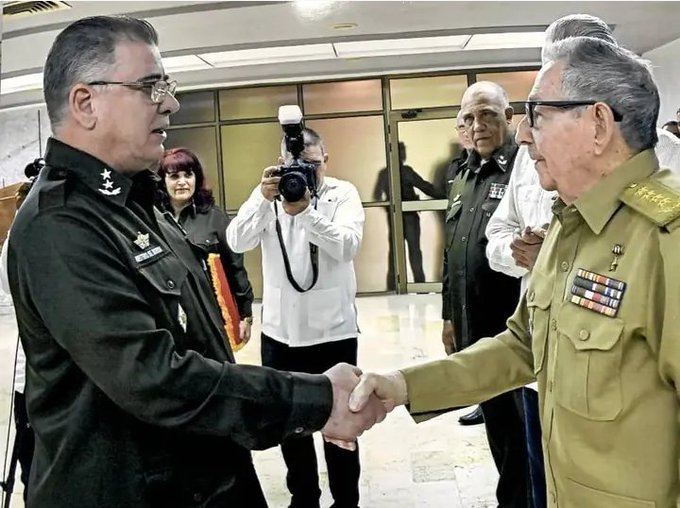 palipio935's tweet photo. El ascenso a General de Cuerpo de Ejército a Lázaro Alberto Álvarez Casas, en este #64MININT, un merecido reconocimiento a su entrega a la #RevoluciónCubana y al legado de #Fidel y #Raúl. Muchas felicidades y un fuerte abrazo.
El @minint_cuba #ConLaFuerzaDelPueblo
#CubaVencerá https://t.co/OYoOLEgYrk