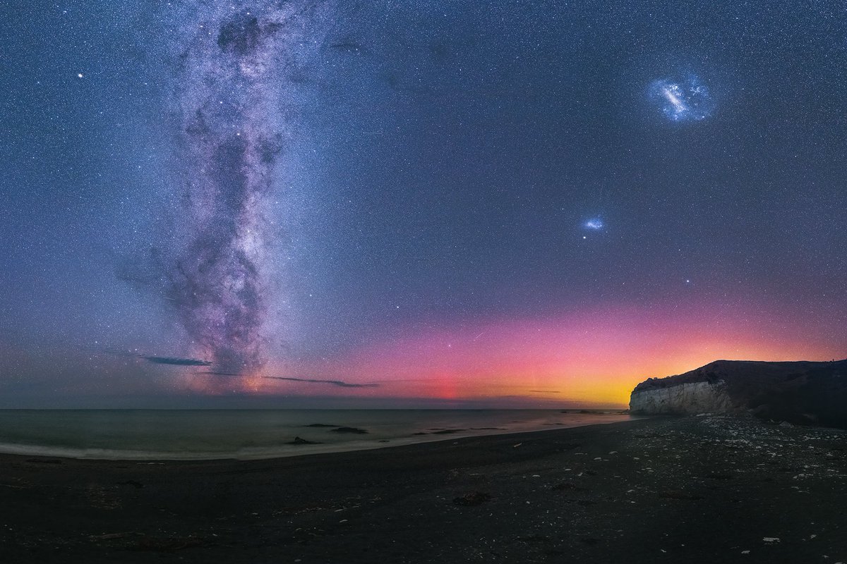 paulwilsonimage's tweet image. gm from new zealand's night sky ✨