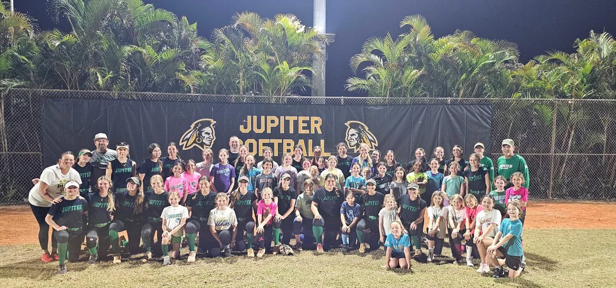 AvaHorswood_28's tweet image. I truly loved my Jupiter High School freshman year! Ended the year with a Varsity letter and academic awards Order of the Arrow and Lamp of Knowledge. LOVE volunteering at the JHS softball camp h year. The little ones are so cute!