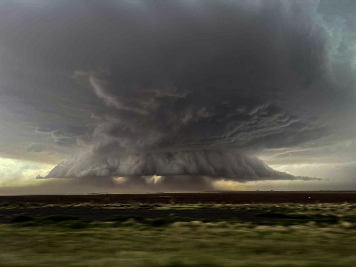 🤯MONSTER supercell near Tahoka, Texas a short time ago!

LSC/Gabby Tipton