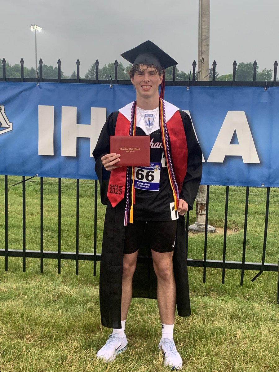 bo_stevenson's tweet image. What a day for this guy today!
Caleb Aber finished 17th in the 800M at today’s IHSAA State Meet where he also received his HS diploma following the race!
Congrats Caleb, and good luck to you as you continue your running career at Rose Hulman next year!
LETS GO!!!!!!!!