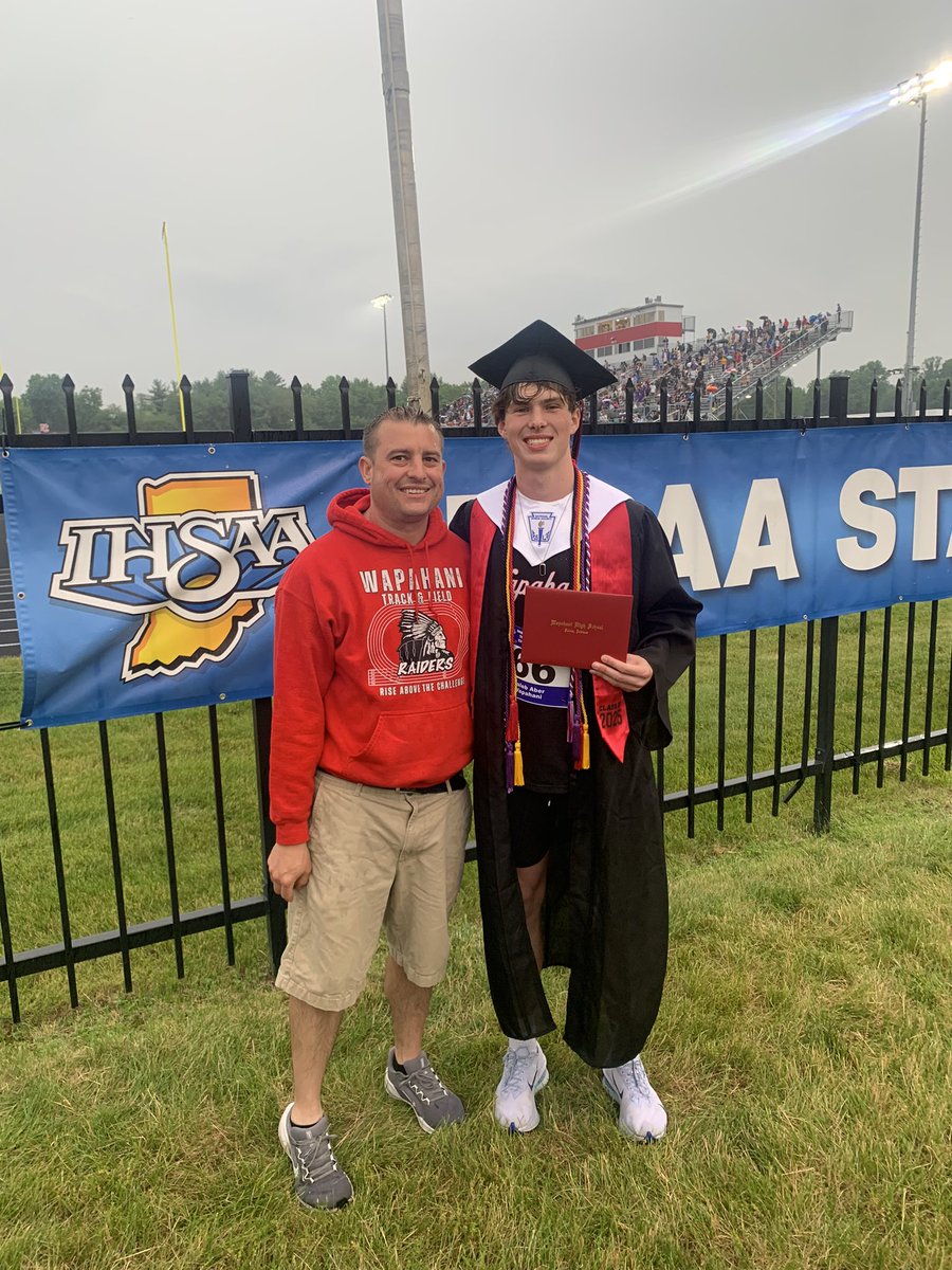 bo_stevenson's tweet image. What a day for this guy today!
Caleb Aber finished 17th in the 800M at today’s IHSAA State Meet where he also received his HS diploma following the race!
Congrats Caleb, and good luck to you as you continue your running career at Rose Hulman next year!
LETS GO!!!!!!!!