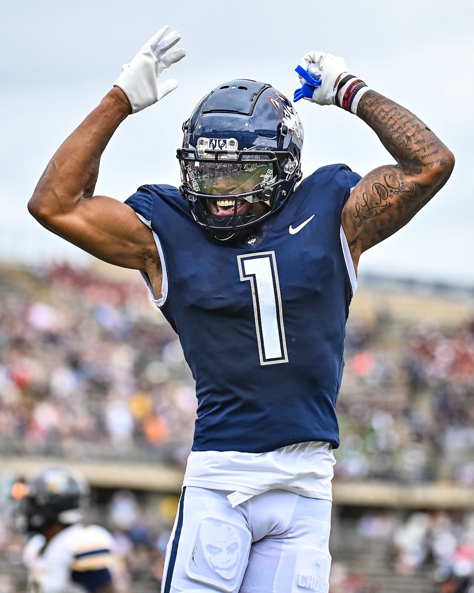 Name two <a href="/UConnFootball/">UConn Football</a> players that you wish played together ⤵️