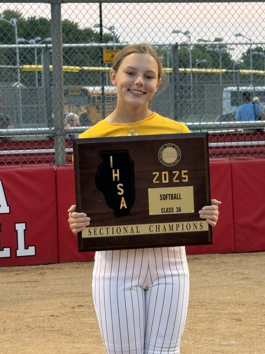 Sectional Champions☘️🥎
Celtics win in 10 innings,
1-0 over Lemont ! On to Super Sectionals Monday!