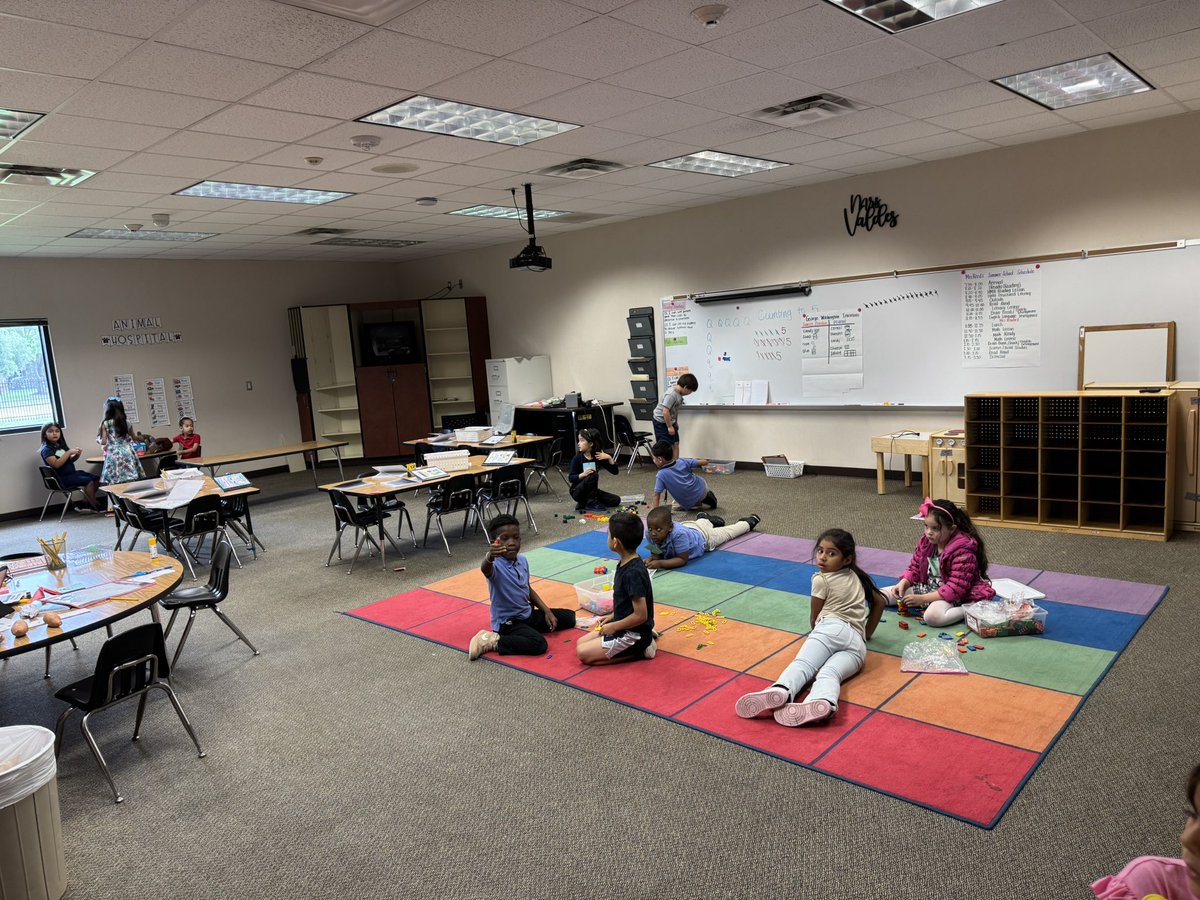 Dr. Jacqueline Garner (@jgarneredd) on Twitter photo What is this I see?… Small group instruction and center rotations! Yassss <a href="/OutleyE/">Outley Elementary</a> #ridethelearningwave #SSGroup4 <a href="/JShayFranklin/">J. Shelagh Franklin</a> What is this I see?… Small group instruction and center rotations! Yassss <a href="/OutleyE/">Outley Elementary</a> #ridethelearningwave #SSGroup4 <a href="/JShayFranklin/">J. Shelagh Franklin</a>
