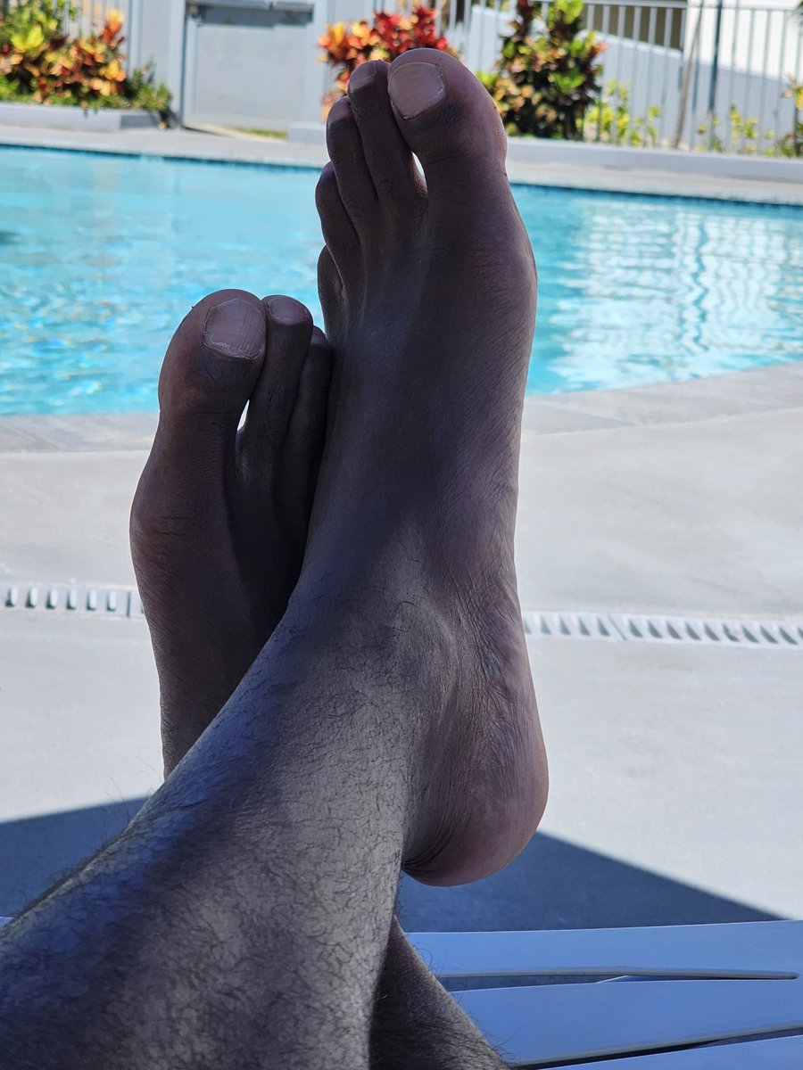 Wkend is finally here. You may begin to enjoy it after, laying my money at my feet &amp; kissing each toe. Get to it fggt.

throne.com/sirnutsalot21

#findom #findomfeet #findomalpha