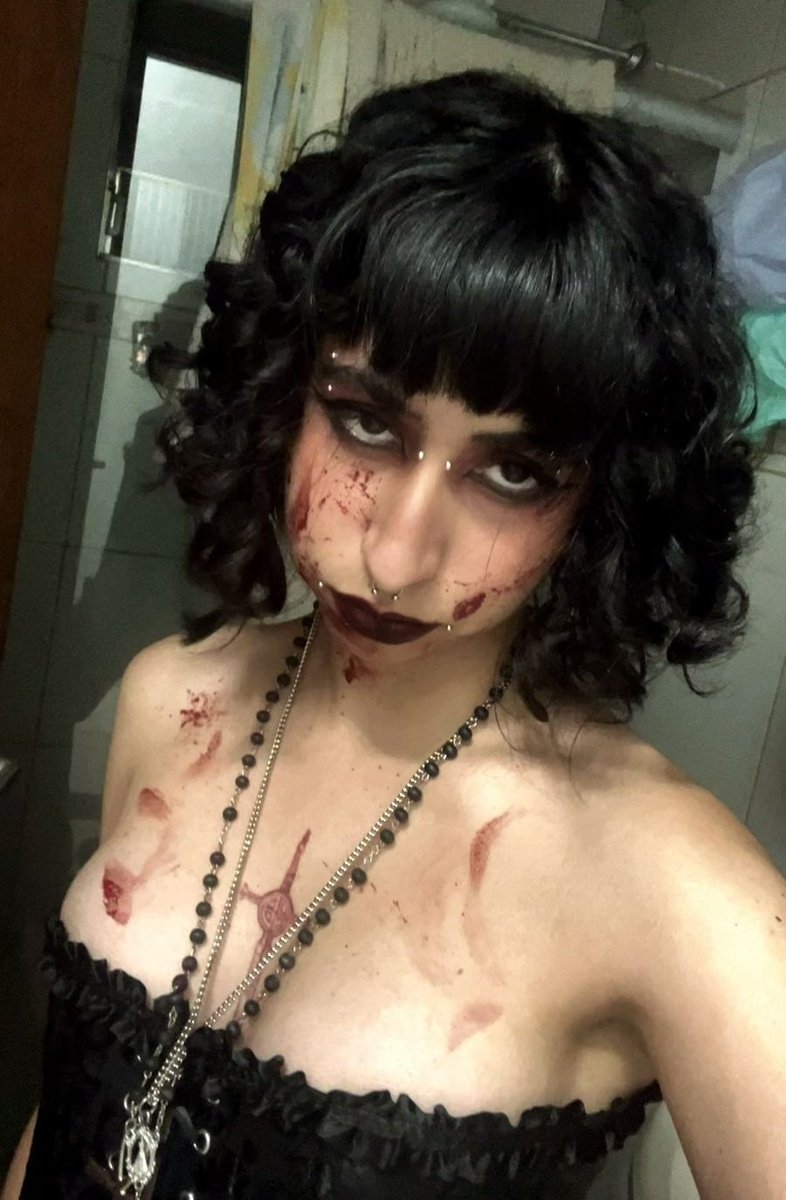 morcerango's tweet image. eu vou na SUA casa beber o SEU sangue