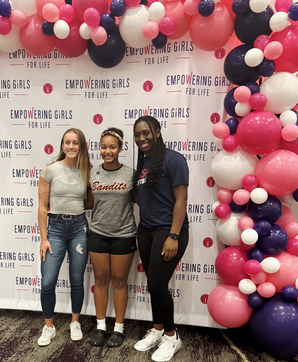 NiJaree Canady, your dedication &amp; perseverance are truly inspiring! Keep pushing boundaries! I am so honored to have met you &amp; I'm rooting for you! #Dae35 #NiJareeCanady #FastPitchSoftball #WCWS #TexasTech #YourBiggestFan #BeverlyBandits #SuperPanda  #HardWorkPaysOff