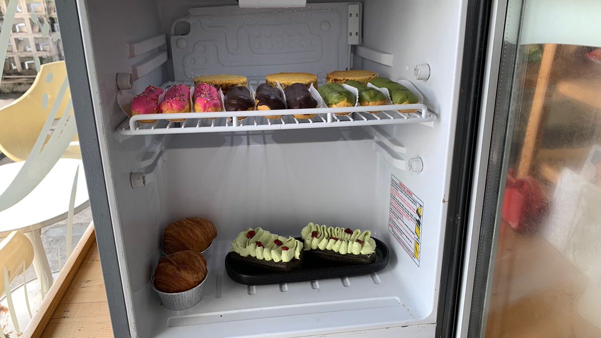 Wilujeng enjing Bandung, selamat pagi dari Snoepen Cisaranten! Hari ini 7 Juni 2025 kami buka kembali di Guruminda (rumah yg sama) kami bawakan banyak produk baru yg sebelumnya hanya ada di Gegerkalong. Dan ada in store promo, spend 100k atau kelipatannya free milk based coffee.