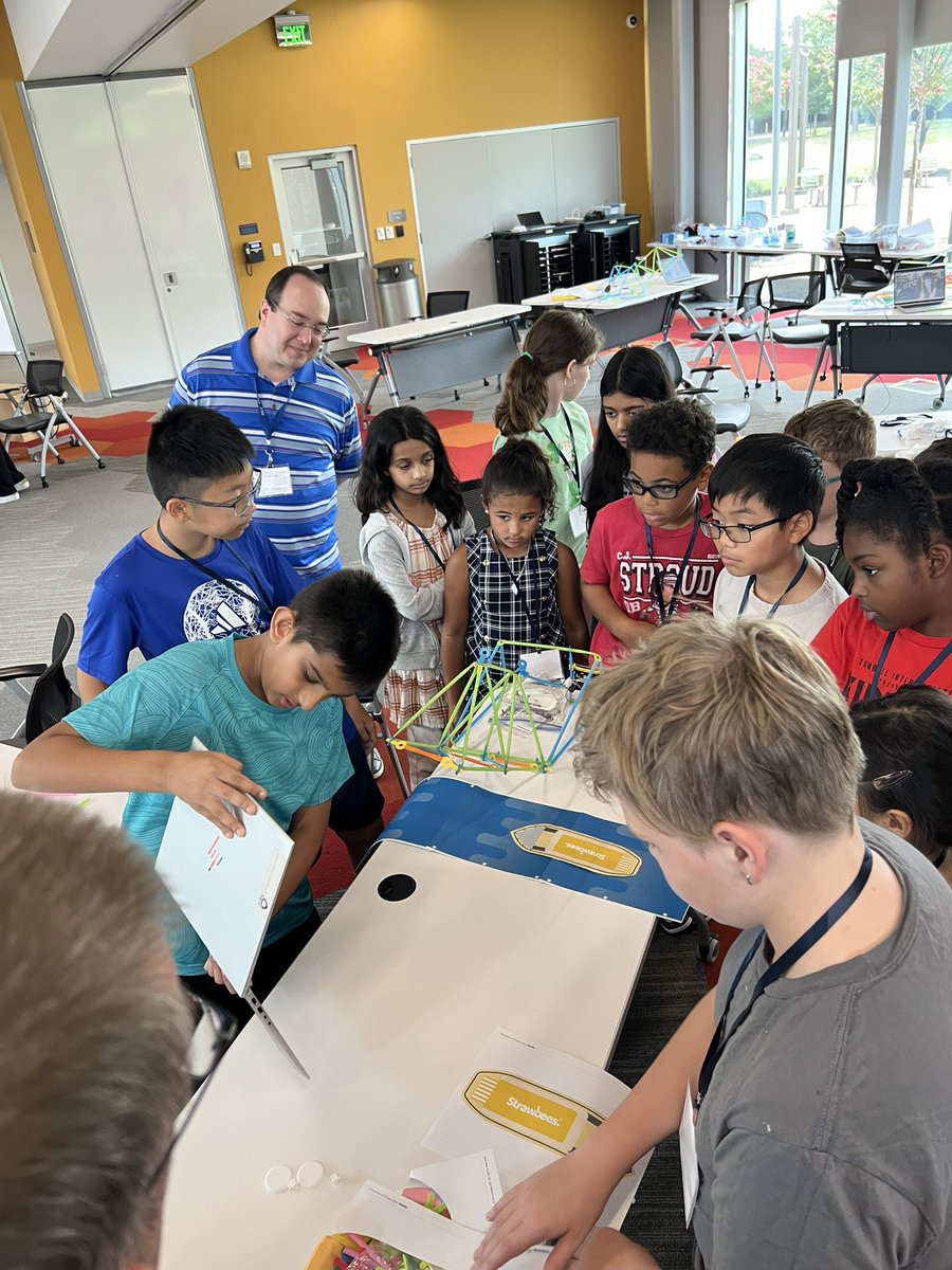 Robicheaux_STEM's tweet image. Week 1 of #STEAMotion complete! Students embraced productive struggle, celebrated breakthroughs, and built confidence with coding using @microbit_edu + @strawbees . So proud of their creativity and persistence!
@RiceU_STEM