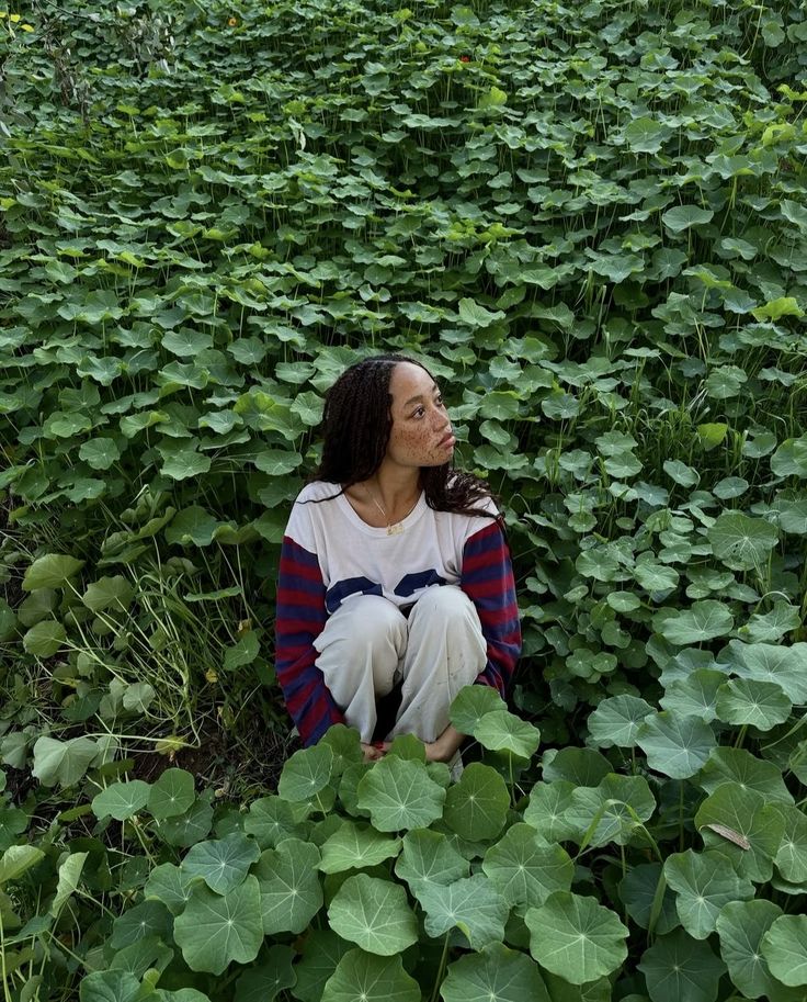 venus has entered taurus, the earth sign she loves to be in. 

this is about enhancing your five senses through great experiences. wear your fav perfume, adorn yourself in body oil and jewelry. spend time in nature, thank the spirits for taking good care of it. breathe slowly.