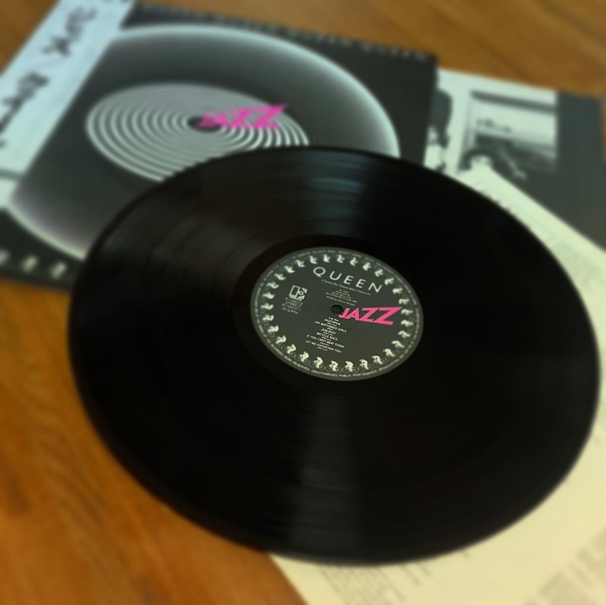 shu_cho0124's tweet photo. #nowplaying 
"Jazz, Queen"#nowspinning #analogrecord #vinyl #queen #rockband #1978release #britishrock https://t.co/3HwOrCIjUv