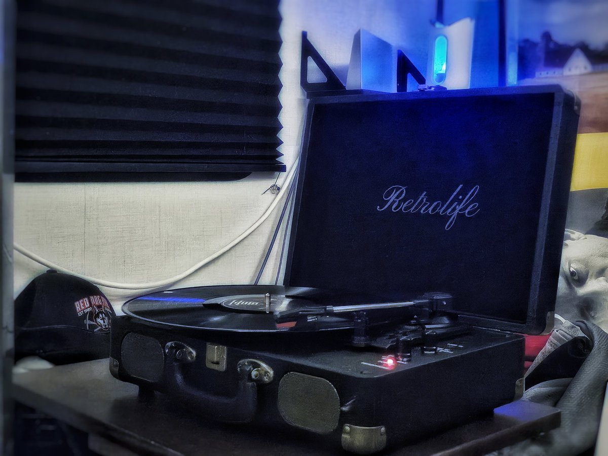 EzekielOverstr1's tweet image. Nothing like some Johnny Cash vinyl on a Friday night