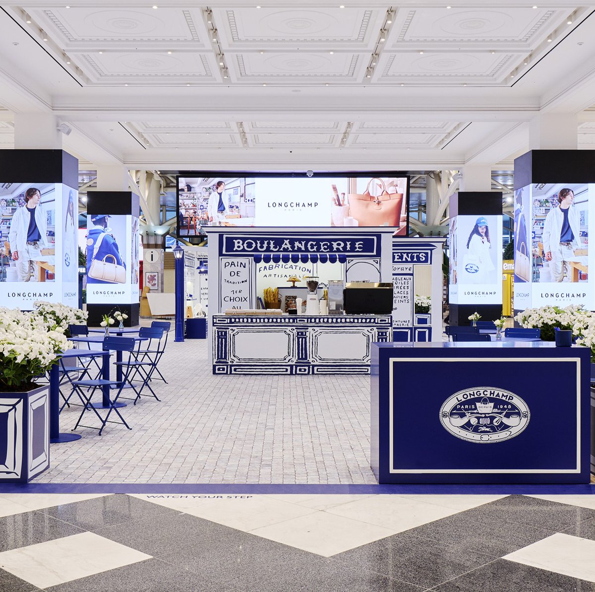 롱샴 파리지앵 아티장 팝업스토어 6/5(목)~6/15(일)까지 12일만 진행한다는데 더보이즈 영훈부터 키키, 조이현 등등 셀럽들도 엄청 많이 왔네~💐 ㄷㄷ

#광고 #롱샴 #LONGCHAMP #롱샴팝업스토어 #롱샴팝업 #LongchampParisianArtisans #LongchampConstantin #LongchampXConstantin #신세계강남