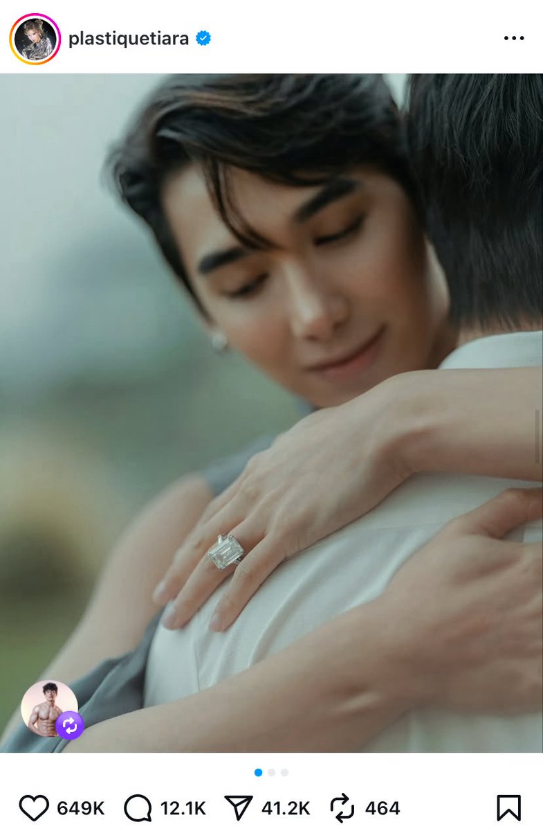 1.นี่คือ plastique tiara 1 ในแดรกควีนที่ดังที่สุดในโลก ผตต. 4 ล้านกว่า
2.เป็นคนเวียดนาม ปัจจุบันอยู่ LA
3.แฟนสุดหล่อของนางเพิ่งคุกเข่า พร้อมแหวนเม็ดเท่าแม่โป้ง
มีเหตุผลไรต้องมาสนใจคนหน้าปลวกไร้สมอง ไม่มีงานทำแบบพวกมึงนะ