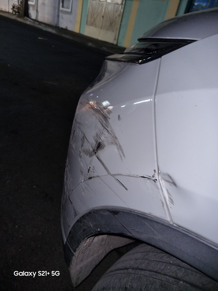 riyavarty's tweet photo. @driveu_in fraud! Paid for insurance, but they rejected my claim after their driver's inattentiveness led to a bus hitting my car on the highway. Why pay extra for cover that'll be ultimately denied? The insurance is a complete hogwash! https://t.co/qBGRWrj170