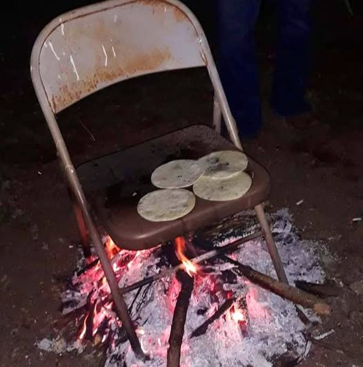 el de la beca: mandeme foto de tu cocina 

yo: