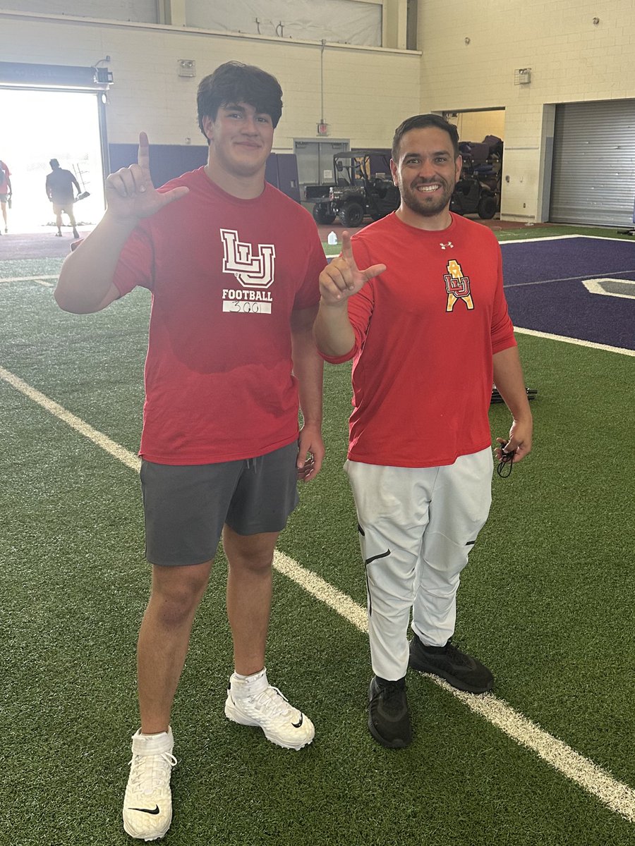 elijah_brown_fb's tweet image. Thank you @_CoachDiaz and @khiyree2 for the invite out to the @LamarFootball camp in San Marcos! Had a great time and learned a lot from @Coach_Cannata and @CoachKT76.