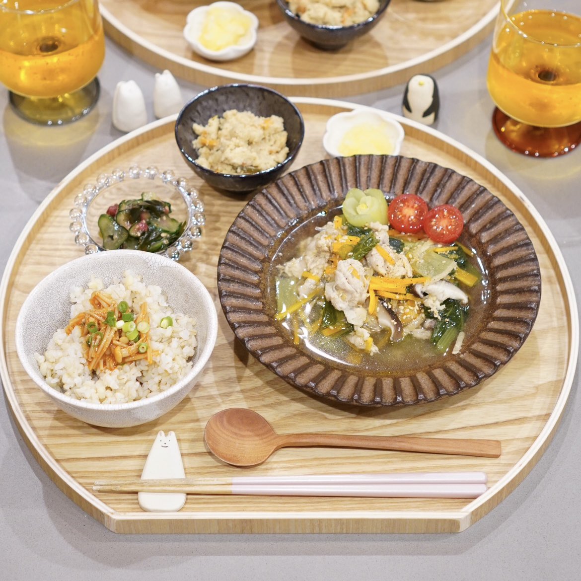 Lii_log's tweet photo. 満腹食べて綺麗になりたい人はこれ食べて👩‍🍳
栄養満点大満足スープ🥣

🍊献立
豚肉と小松菜の中華春雨スープ
きゅうりとわかめのさっぱりナムル
おから煮
塩麹なめ茸
もち麦ごはん

食物繊維、ビタミンC･A、鉄分◎ https://t.co/dAOFLWbb7V