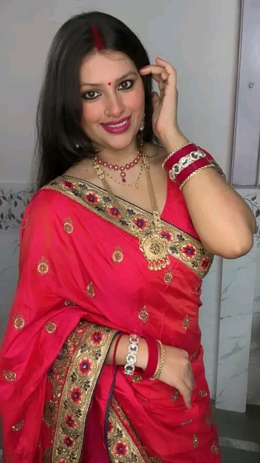 एक संस्कारी औरत सोलह श्रृंगार अपने पति के लिए करती है लेकिन जब वो कुछ मिनट में ही ढेर होने लगे तो
💯
मजबूरन हमें अपने बदन की प्यास बुझाने के लिए अपनी लगाम किसी गैर मर्द के हाथ में देनी पड़ती है फिर वो चाहे हमारी इज्जत करे या न करे बस उससे एक ही चाहत होती है कि वो प्यास बुझाता रहे