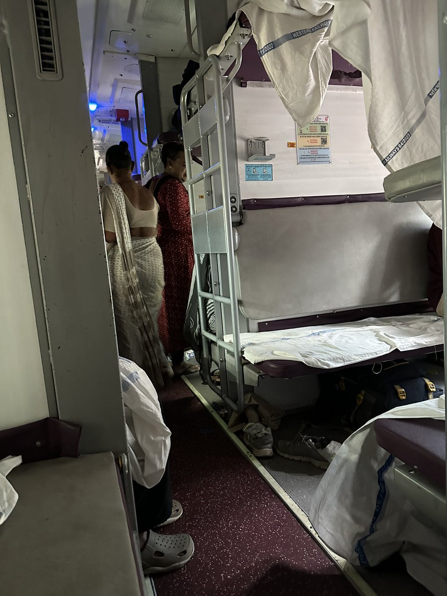 fullrisky's tweet photo. Height of shame @IRCTCofficial 

Train number 12910
Station - Borivali

Kinner 2nd time in train 

Waahh 

Still no shame? @RailwaySeva @RailMinIndia @AshwiniVaishnaw https://t.co/P9hnsrUuEv