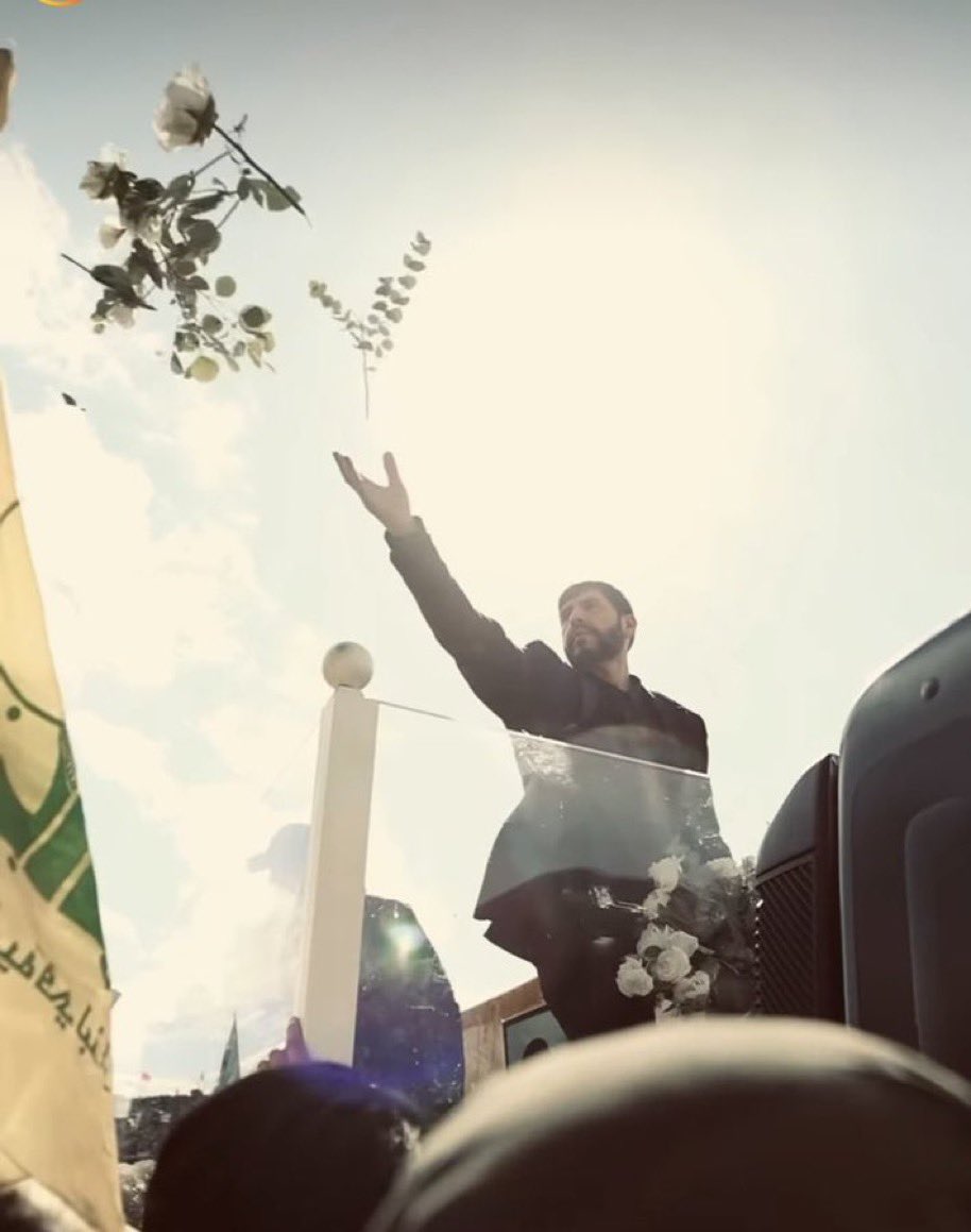 تُرى هل مستعدٌّ للعناقِ؟
#لبنان 
#البحرين