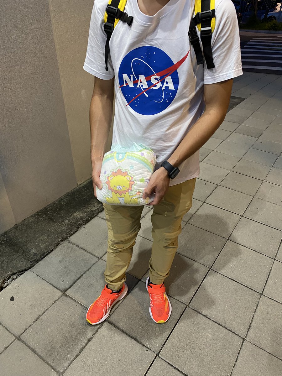 恐龍探險隊的新任務！
就是要檢查寶寶的布布😆

把寶寶的褲褲脫掉…
哇！布布怎麼那麼大一包啊（摸摸
寶寶乖乖躺好我們來換布布了…
寶寶：我想要去找恐龍（想起身…

要先執行換布布的任務才能繼續找恐龍呀！
自己的臭布布要自己拿去垃圾桶丟才能完成任務喔！

#abdl 
#diaperchange