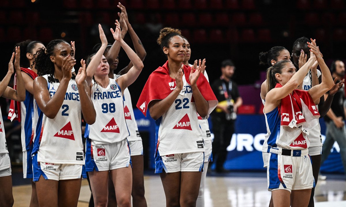 Fransa'dan İsviçre'ye 74 sayı fark

ntvspor.net/basketbol/fran…

Foto: AFP